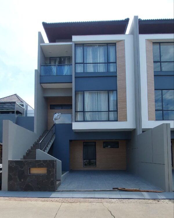 RUMAH MODEREN DAN ASRI MINIMALIS MEWAH DI SETRADUTA. SARIJADI, BANDUNG UTARA