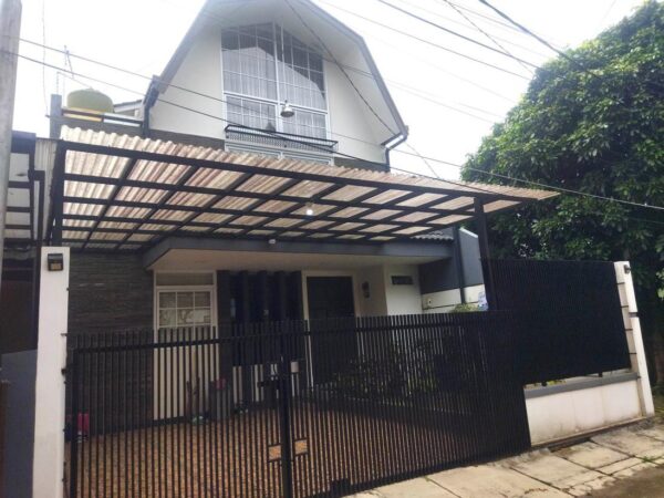 Rumah Terawat Semi Furnished Kawasan Sejuk di Awiligar Cikutra Bandung