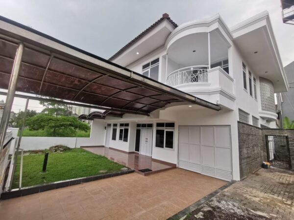 DIJUAL MURAH BANGUNAN KLASIK HARGA DIBAWAH NJOP DI KOMPLEK ISTANA KAWALUYAAN BUAH BATU