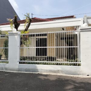 RUMAH ASRI HOMEY SANGAT TERAWAT BARU RENOVASI DI SAYAP BURANGARANG DEKET LAPANG LODAYA