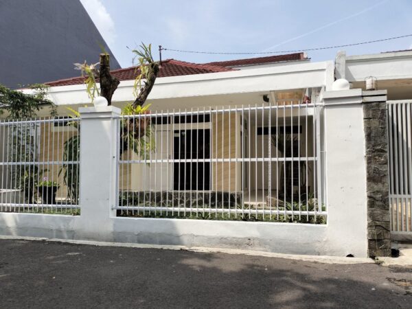 RUMAH ASRI HOMEY SANGAT TERAWAT BARU RENOVASI DI SAYAP BURANGARANG DEKET LAPANG LODAYA
