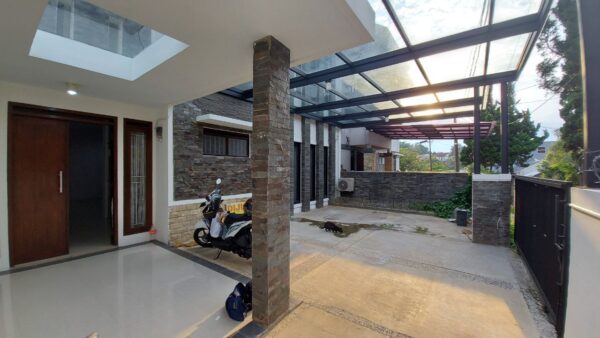 Rumah Asri di Pondok Hijau Indah, Setiabudi Bandung Utara. Lingkungan nyaman dengan keamanan 24 jam.