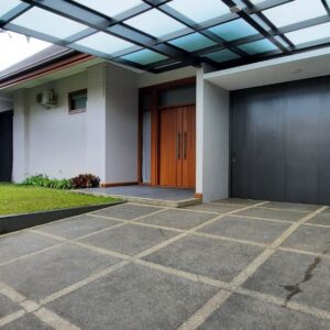 RUMAH LUX PRIVATE POOL DI SAYAP CIUMBULEUIT BANDUNG UTARA DAGO