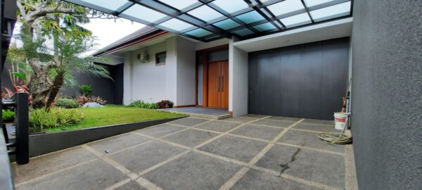 RUMAH LUX PRIVATE POOL DI SAYAP CIUMBULEUIT BANDUNG UTARA DAGO