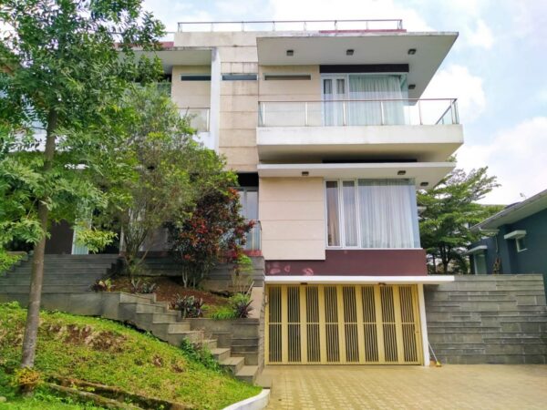RUMAH SECOND MINIMALIS MODERN DI DAGO RESORT VIEW BANDUNG UTARA