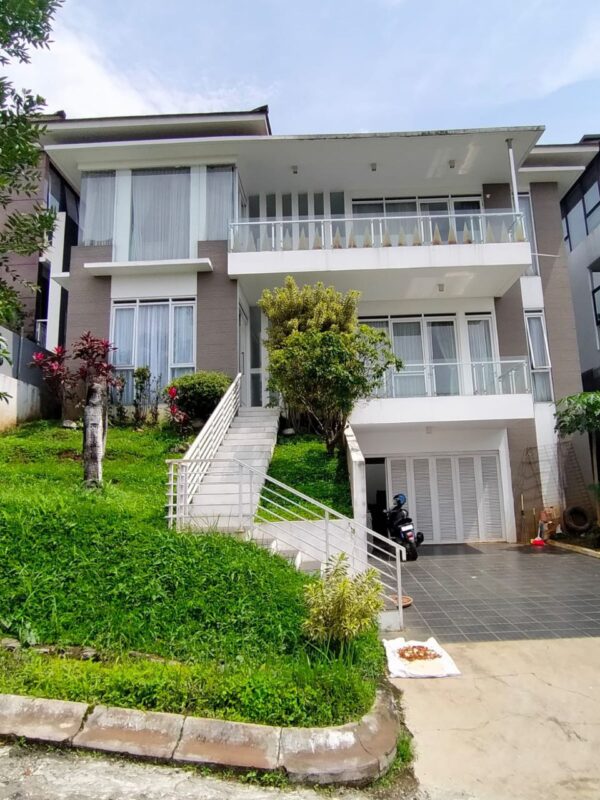 RUMAH SECOND MINIMALIS MODERN DI DAGO RESORT VIEW BANDUNG UTARA