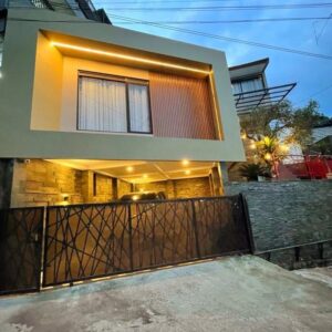 RUMAH MODERN 3 LANTAI DI KOMPLEK AREA BOJONG KONENG CIKUTRA CIGADUNG