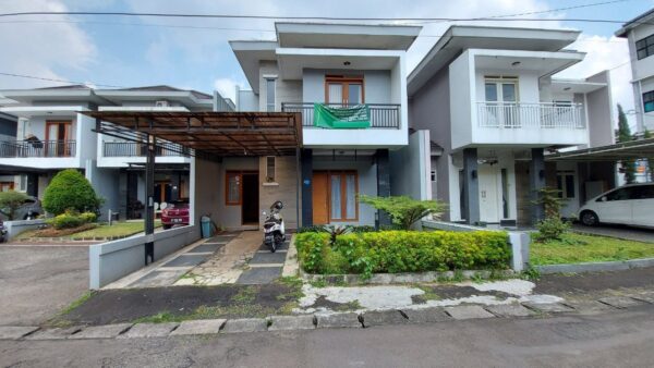 RUMAH ASRI MINIMALIS DI CIKUTRA PAHLAWAN DKT KAMPUS ITENAS WIDYATAMA