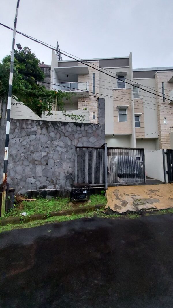RUMAH MODERN MINIMALIS DI SETIABUDI PONDOK HIJAU GEGERKALONG SETIABUDI