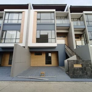 RUMAH EXCLUSIVE BERNUANSA MODERN DI KAWASAN EXCLUSIVE SETRA DUTA