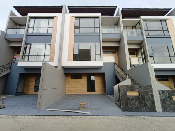 RUMAH EXCLUSIVE BERNUANSA MODERN DI KAWASAN EXCLUSIVE SETRA DUTA