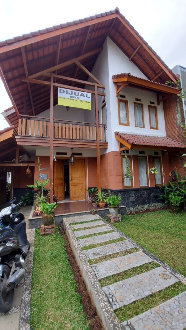 RUMAH ASRI ARTISTIK DI SETIABUDHI REGENCY, BANDUNG UTARA GEGEREKALONG