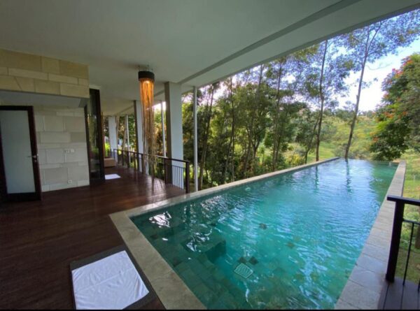 RUMAH VILLA MEWAH ADA KOLAM RENANG DI KAWASAN DAGO BANDUNG UTARA