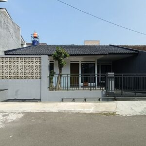 DIJUAL RUMAH ASRI FULL RENOVASI DI MARGAHAYU RAYA BLKG METRO INDAH MAL