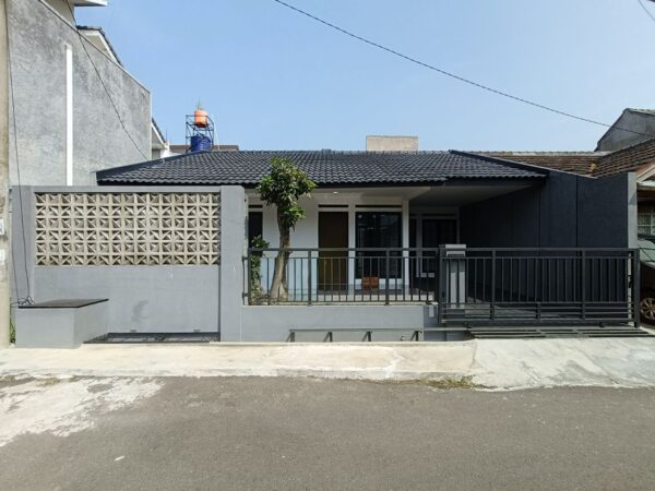 DIJUAL RUMAH ASRI FULL RENOVASI DI MARGAHAYU RAYA BLKG METRO INDAH MAL