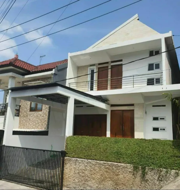 RUMAH SEMI VILLA DI PERUMAHAN EXCLUSIVE SINDANGLAYA ARCAMANIK