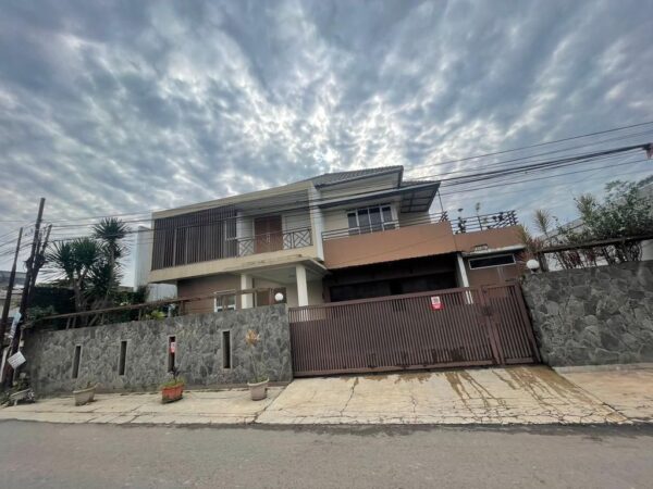 BEST VIEW RUMAH SEMI VILLA DIKAWASAN PEGUNUNGAN VILLA BANDUNG INDAH CILEUNYI