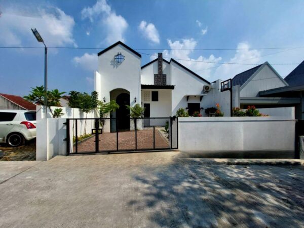 RUMAH NUANSA MODERN CLASSIC KAWASAN SARIWANGI BANDUNG UTARA