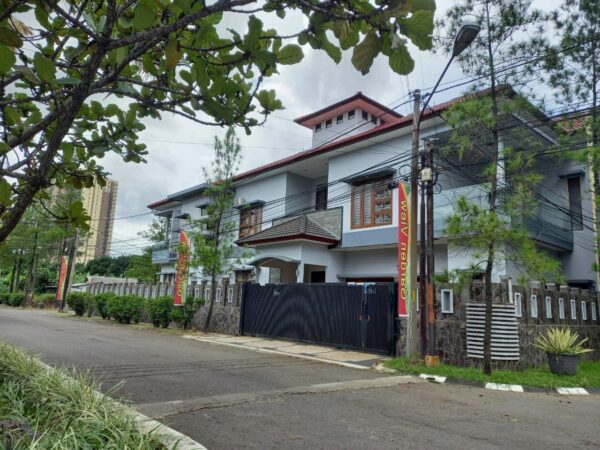 RUMAH MEWAH LUAS HARGA DI BAWAH NJOP PINUS REGENCY SOEKARNO HATTA