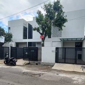 RUMAH BARU MINIMALIS DESIGN ELEGAN DI JALAN UTAMA KOMPLEK RIUNG BANDUNG