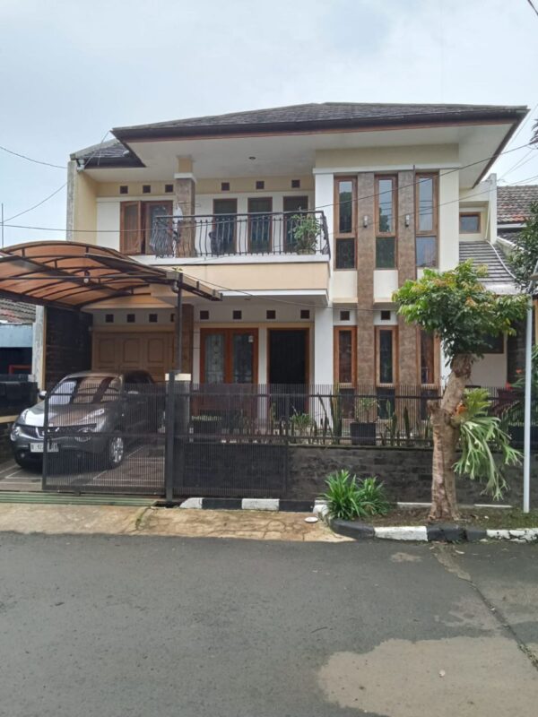 DIJUAL RUMAH TERAWAT SIAP HUNI DI KOMPLEK UJUNG BERUNG INDAH KODYA BANDUNG