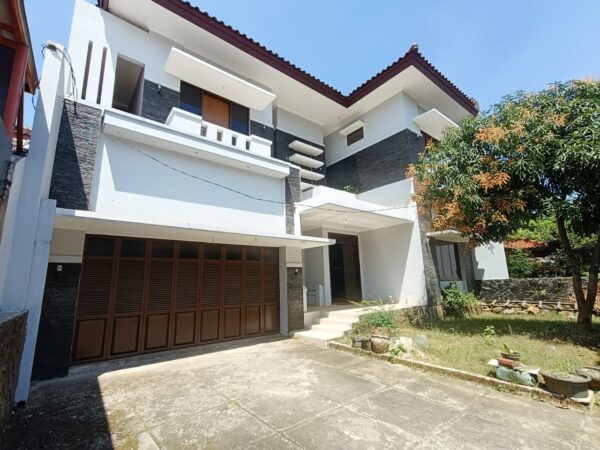TURUN HARGA DIJUAL CEPAT RUMAH LUAS BANGUNAN KOKOH DI KOMPLEK ANTAPANI