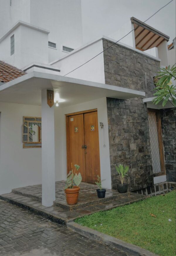 RUMAH LUAS ASRI DAN TERAWAT BANGUNAN ESTETIK DI PERUMAHAN EXCLUSIVE CIGADUNG DAGO
