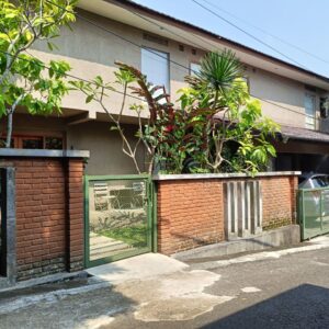 RUMAH TINGGAL KLASIK DAN HOMEY DI KAWASAN PERUMAHAN EXCLUSIVE CIGADUNG, DAGO BANDUNG UTARA