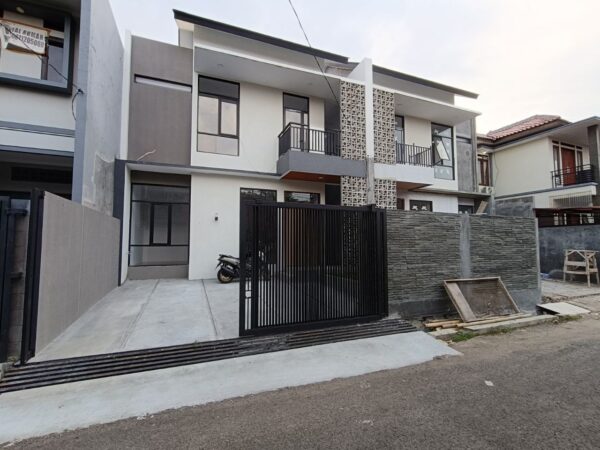 RUMAH BARU MODERN 2 LANTAI DIKAWASAN STRATEGIS TURANGGA LENGKONG BANDUNG KOTA