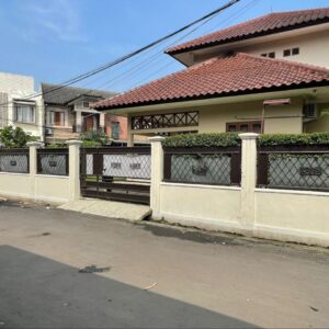 RUMAH ASRI BAGUS DI TENGAH KOTA BANDUNG AREA SURAYALAYA BUAH BATU