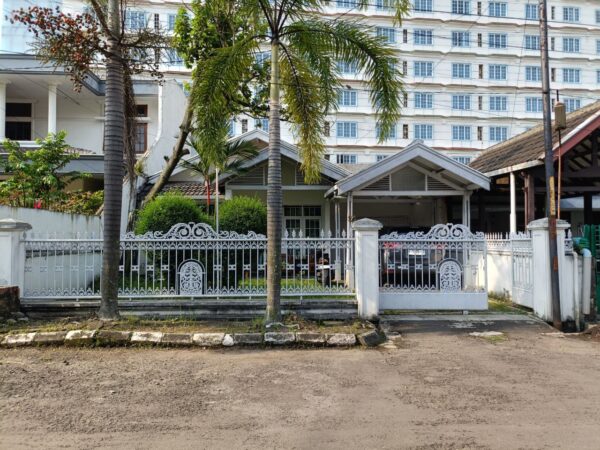 DIJUAL RUMAH SANGAT STRATEGIS BANGUNAN KLASIK AREA TURANGGA PUSAT KOTA BANDUNG