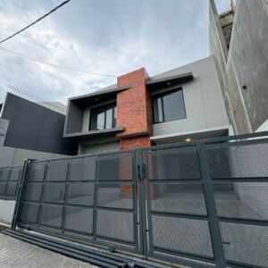BRAND NEW, RUMAH BARU MODERN BANYAK BUKAAN DI LOKASI STRATEGIS BANDUNG KOTA AREA TURANGGA