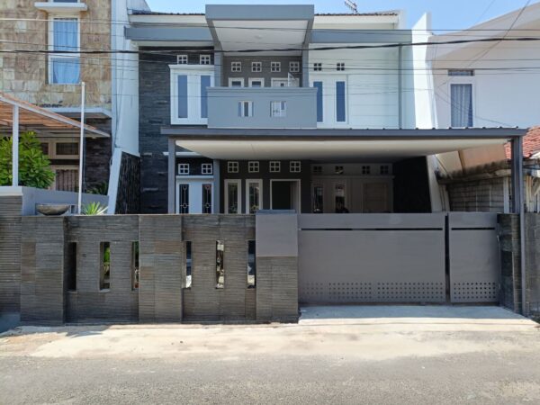 DiJUAL RUMAH MODERN BARU RENOVASI DI LOKASI STRATEGIS TURANGGA LENGKONG BANDUNG KOTA