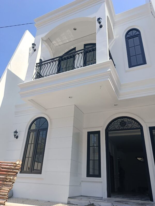 DIJUAL RUMAH BARU AMERICAN KLASIK MODERN MINIMALIS LOKASI STRATEGIS TURANGGA LENGKONG BANDUNG KOTA