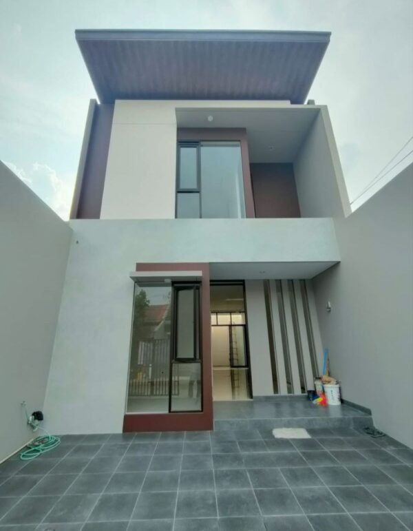 RUMAH BARU SIAP HUNI DESIGN MODERN DI PERUMAHAN EXCLUSIVE TAMAN KOPO INDAH BANDUNG SELATAN