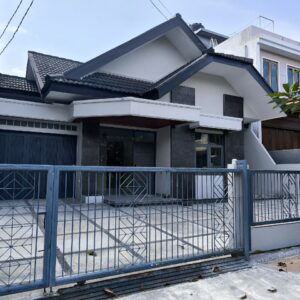 Rumah baru direnovasi total di komplek elite - CIMAHI.