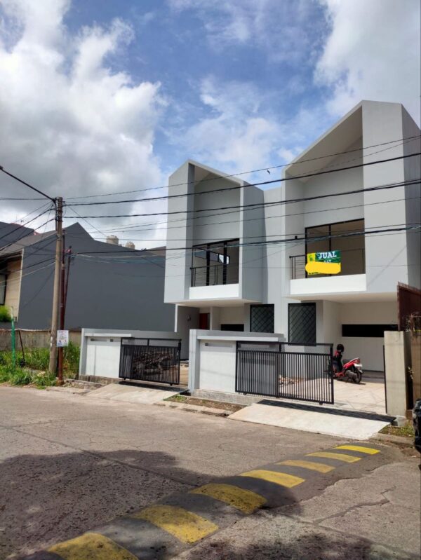 RUMAH BARU MINIMALIS KONSEP SKANDINAVIAN DI KOMPLEK EXCLUSIVE TAMAN HOLIS INDAH