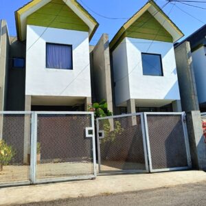 RUMAH KONSEP MINIMALIS DENGAN BANYAK BUKAAN 2 LANTAI LOKASI AREA ARCAMANIK KOTA BANDUNG