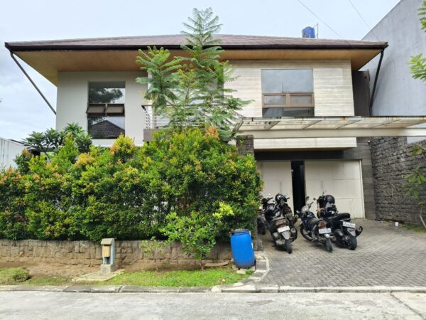 DIJUAL RUMAH LUX MINIMALIS DI KAWASAN STRATEGIS PERUMAHAN PASTEUR DEKAT EXIT TOL DAN SARANA KOMERSIAL