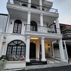 Rumah mewah 3 lantai Gaya eropa Clasic di Antapani