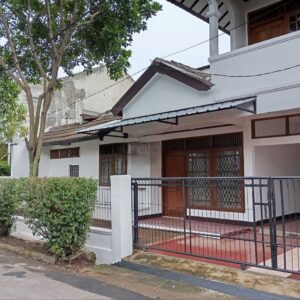 DIJUAL CEPAT RUMAH DI KAWASAN PERUMAHAN ANTAPANI KIDUL, BARU RENOVASI