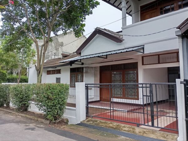 DIJUAL CEPAT RUMAH DI KAWASAN PERUMAHAN ANTAPANI KIDUL, BARU RENOVASI