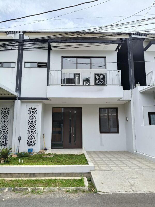 DIJUAL RUMAH GRESS DIJALUR STRATEGIS KOMPLEK TERUSAN JL JAKARTA ANTAPANI