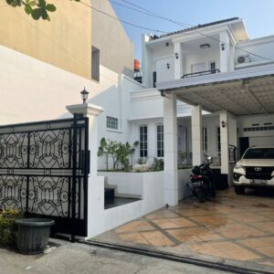DIJUAL RUMAH BAGUS TERAWAT CLASSIC MODERN KAWASAN KIARASARI BUAHBATU