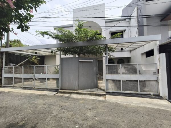 DIJUAL CEPAT RUMAH BAGUS CLASSIC MODERN KAWASAN STRATEGIS PERUMAHAN ARCAMANIK DEKAT GRIYA DAN FASILITAS UMUM