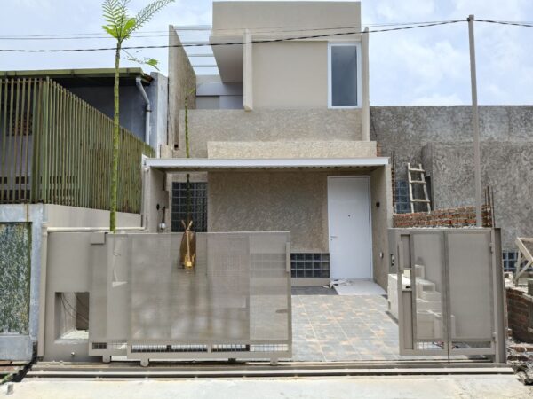 DIJUAL RUMAH BARU MODERN KAWASAN BEBAS BANJIR CISARANTEN KULON ARCAMANIK