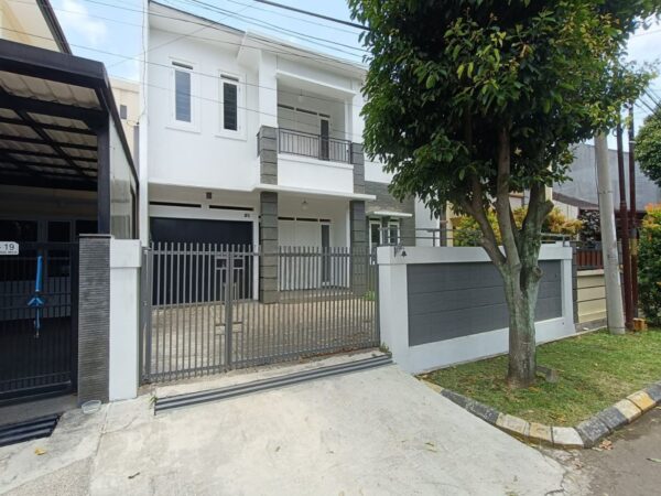 DIJUAL RUMAH BAGUS SIAP HUNI BARU RENOVASI DI PERUMAHAN EXCLUSIVE BATUNUNGGAL BUAHBATU BANDUNG
