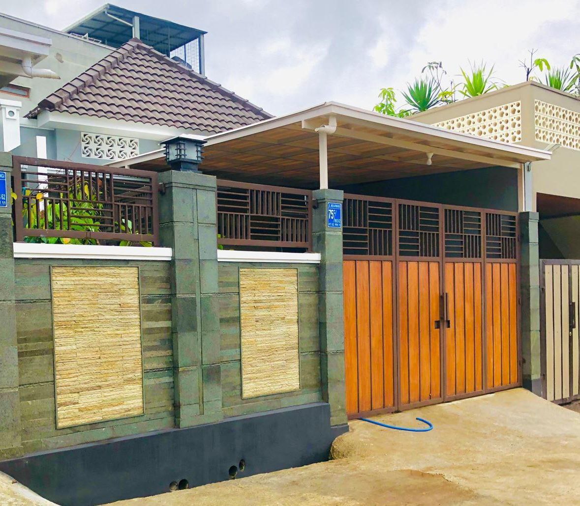 DIJUAL RUMAH BARU MODERN TROPIS DI SARIWANGI MEKARWANGI RAYA. COCOK UNTUK TINGGAL. DIJUAL RUMAH BARU MODERN TROPIS DI SARIWANGI MEKARWANGI RAYA. COCOK UNTUK TINGGAL.
