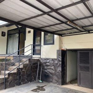 DIJUAL CEPAT RUMAH TERAWAT STRATEGIS DI JALAN UTAMA SARIJADI BANDUNG UTARA