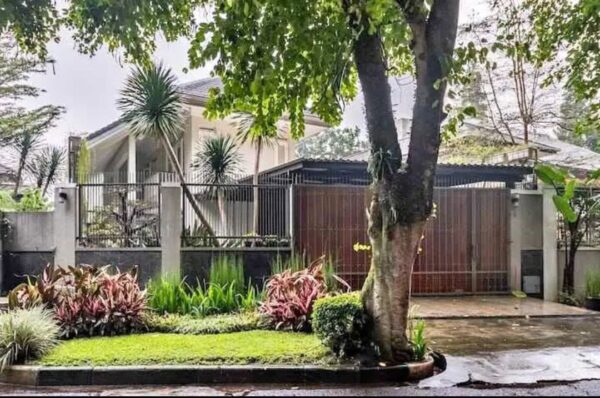 RUMAH MEWAH ASRI UDARA SEJUK BANDUNG UTARA KAWASAN CIUMBULEUIT DEKAT UNPAR